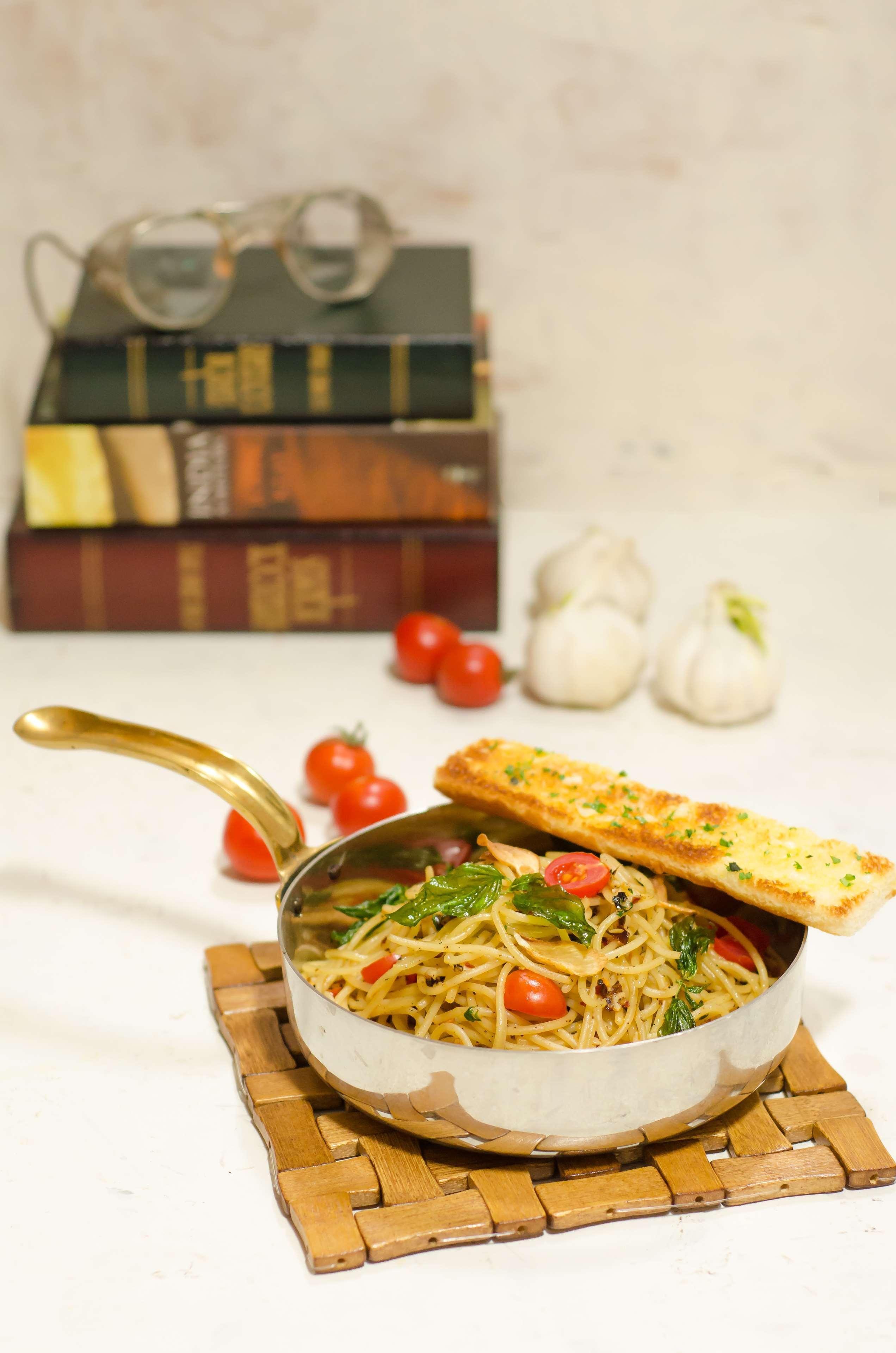 Hyatt Place Gurgaon Udyog Vihar Exteriör bild Garlic bread with pasta