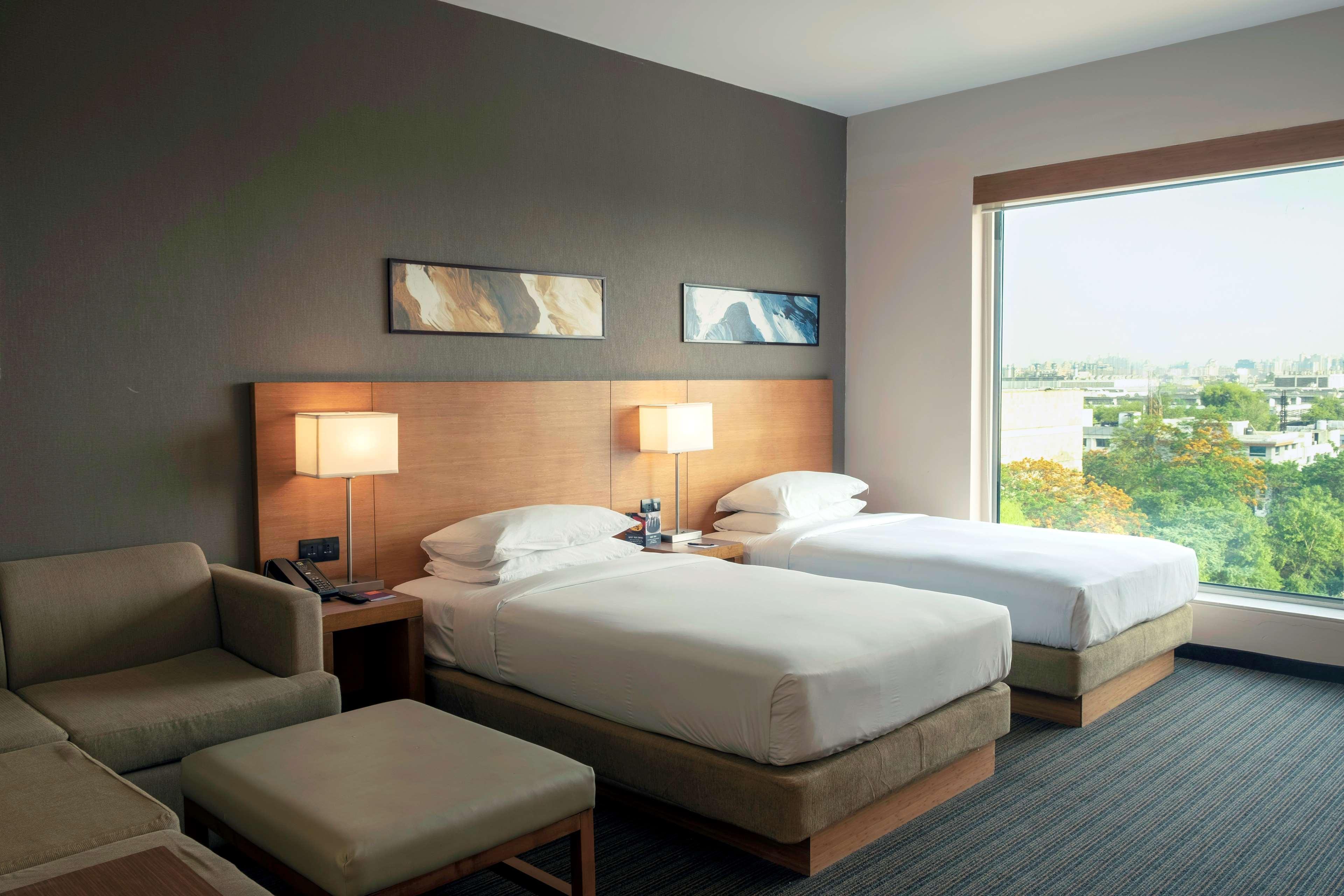 Hyatt Place Gurgaon Udyog Vihar Exteriör bild Holiday Inn Express room