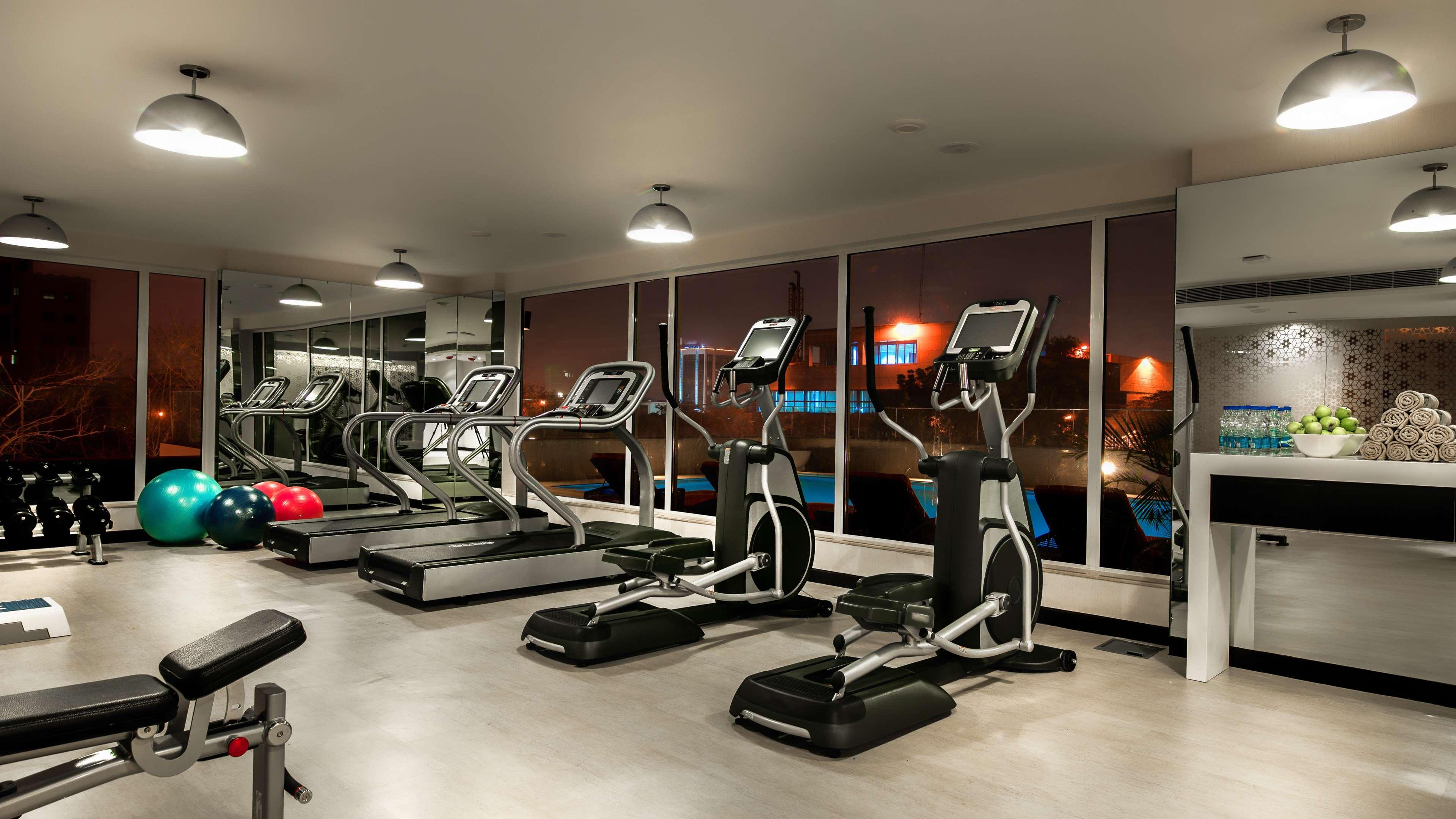 Hyatt Place Gurgaon Udyog Vihar Exteriör bild A gym in a hotel
