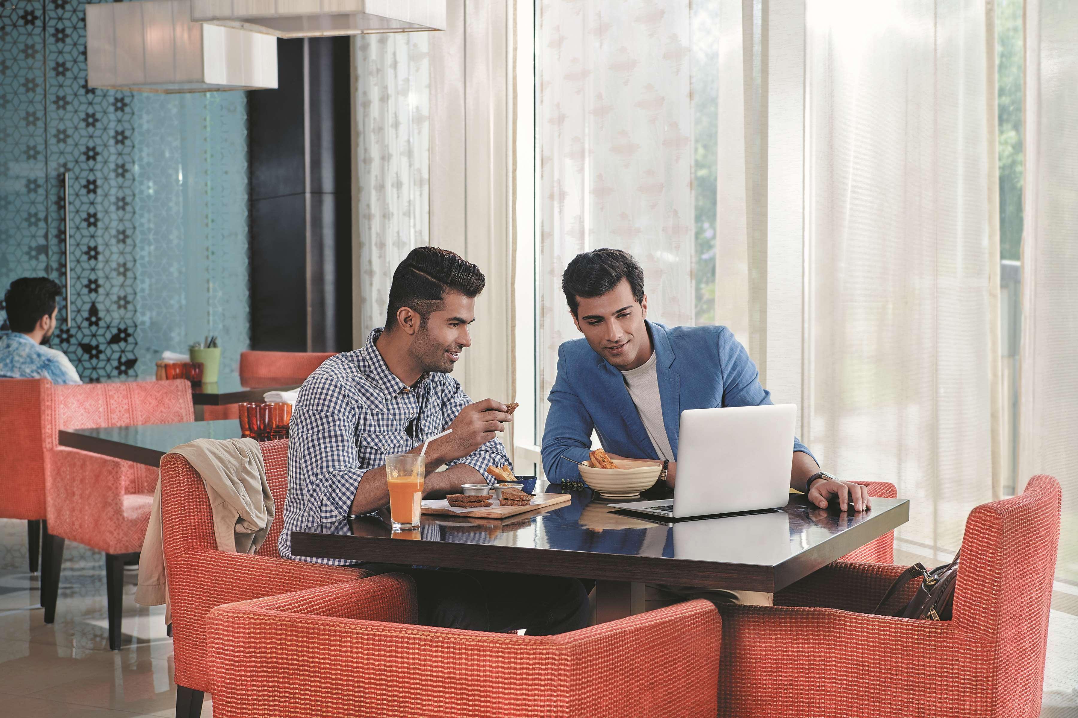 Hyatt Place Gurgaon Udyog Vihar Exteriör bild The Lounge at Mumbai International Airport