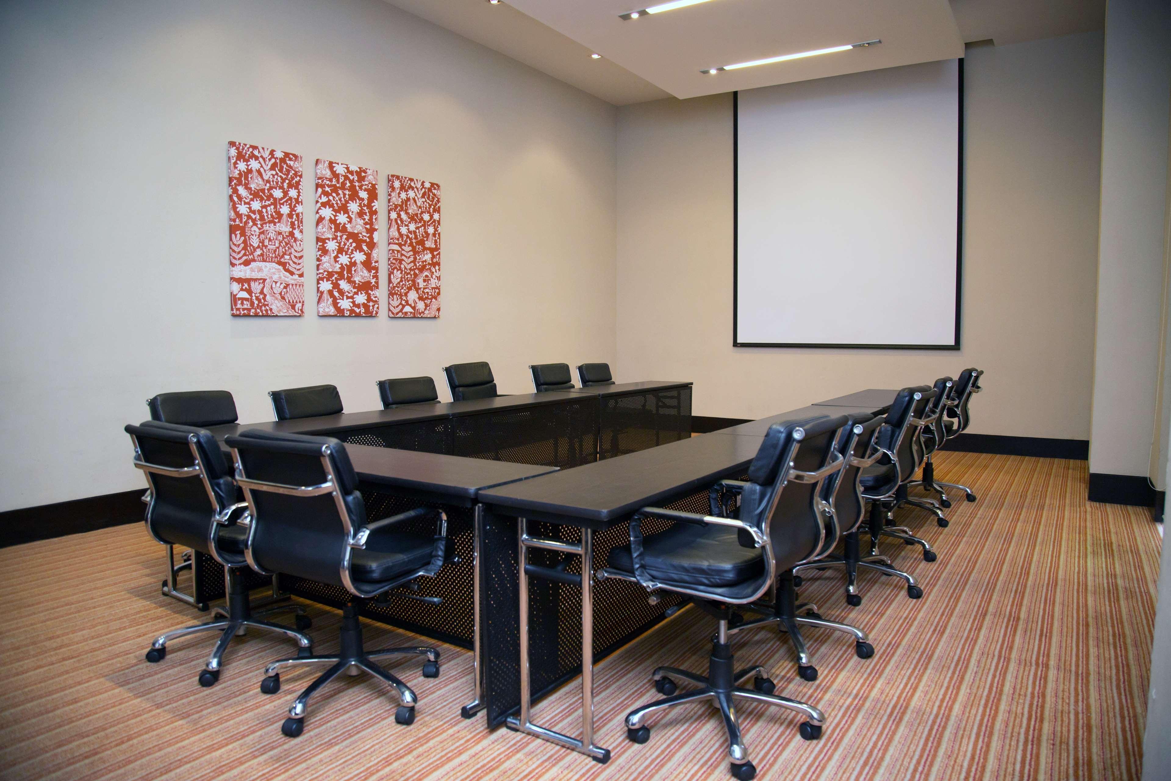 Hyatt Place Gurgaon Udyog Vihar Exteriör bild A projection screen in a meeting room